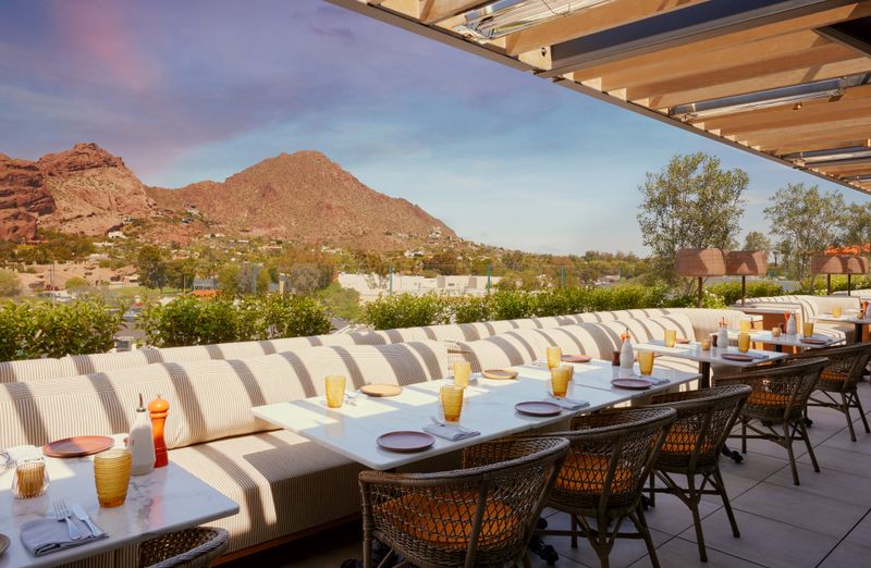 Théa At The Global Ambassador Hotel