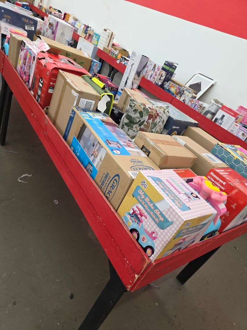 The Treasure Hunt Atmosphere That Keeps Shoppers Coming Back