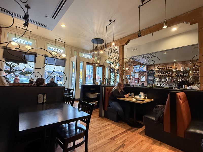 Atmosphere, Service Rhythm, And Accessibility