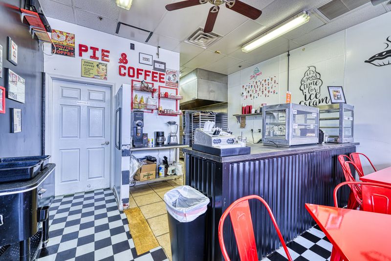 Brown Sugar Peach Pie That Tastes Like Summer