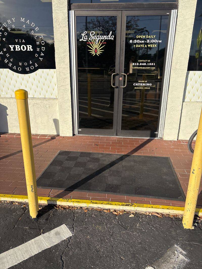 Inside Atmosphere, Seating, And Noise Level