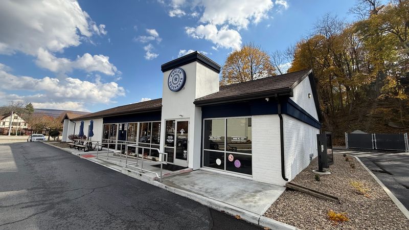 A Mobile Truck Brings The Doughnuts To You