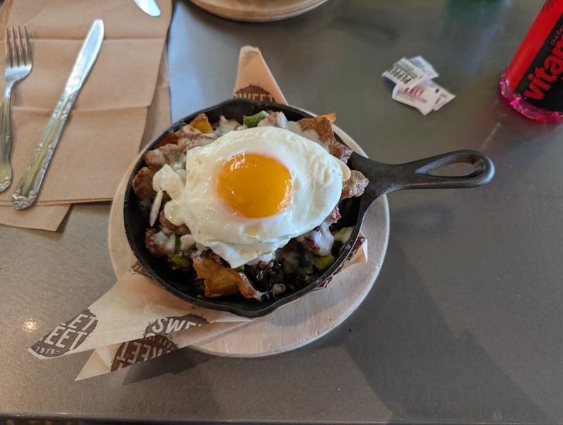 Breakfast And Lunch Options That Go Way Beyond Pastries