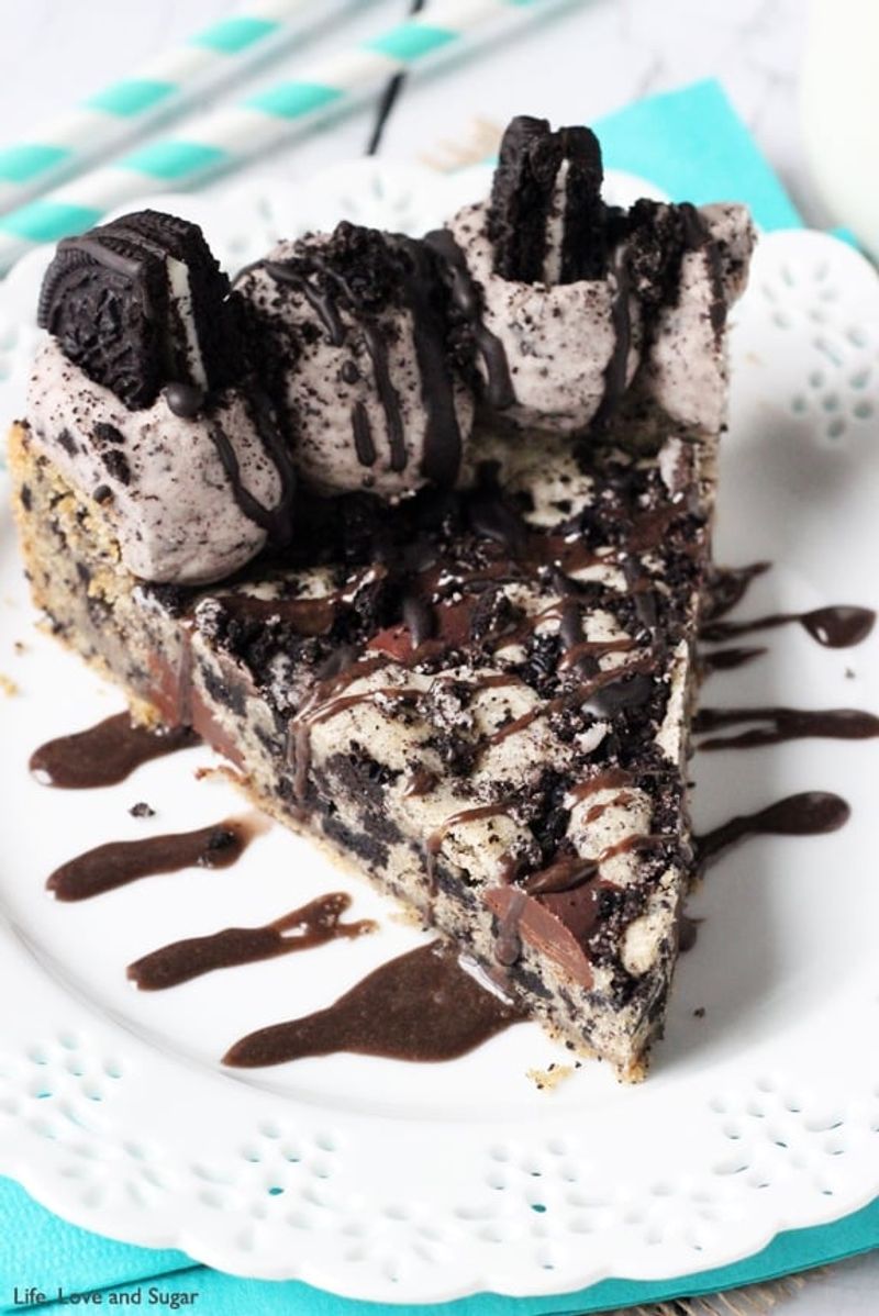 Coldstone Cookies & Creamery: Monochrome Magnificence
