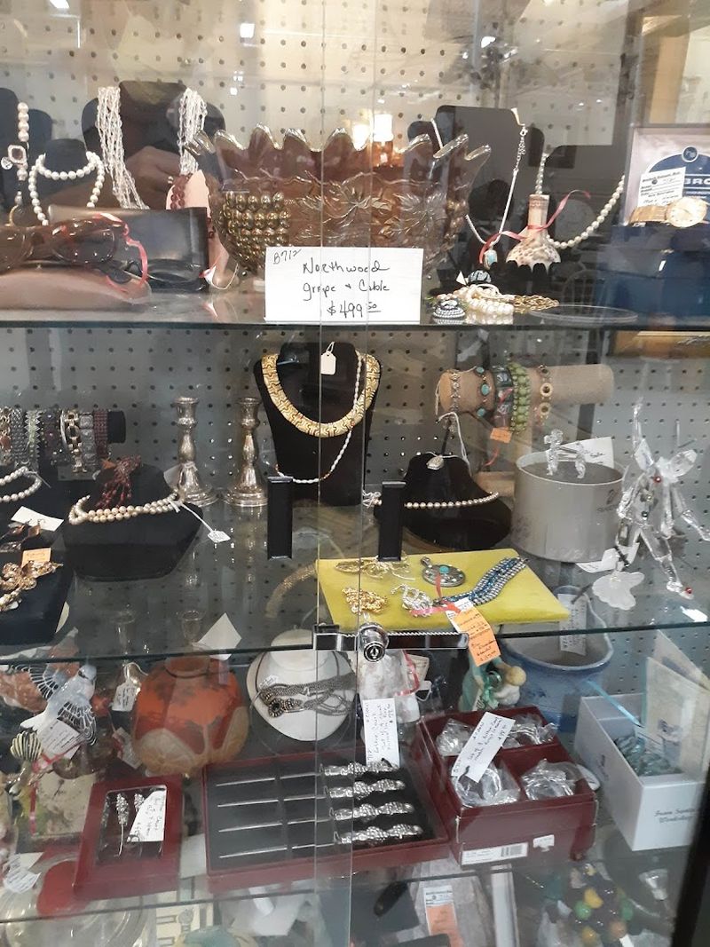 Vintage Jewelry And Accessories 