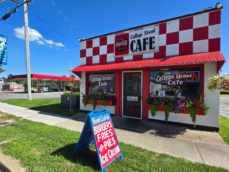 College Street Cafe (Springfield)