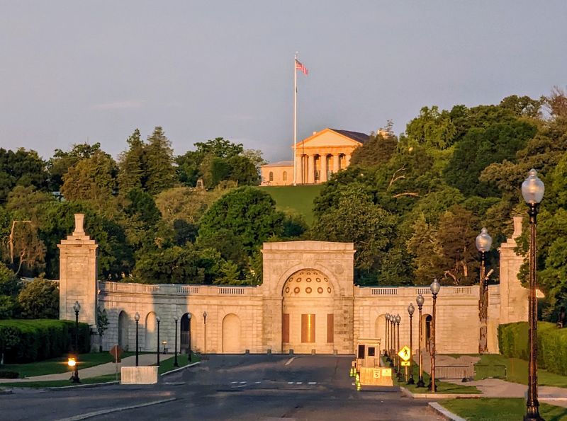 George Washington Memorial Parkway Along The Potomac River