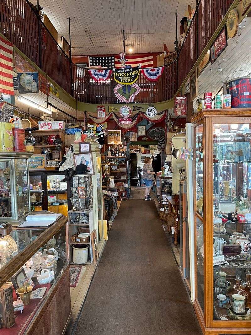 Colored Glass That Turns Sunlight Into Something Else Colored Glass That Turns Sunlight Into Something Else