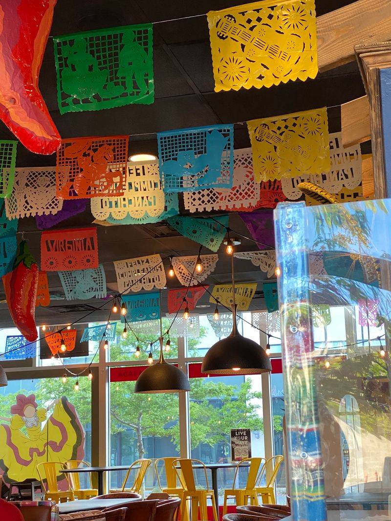 Colorful Details That Make The Interior Pop