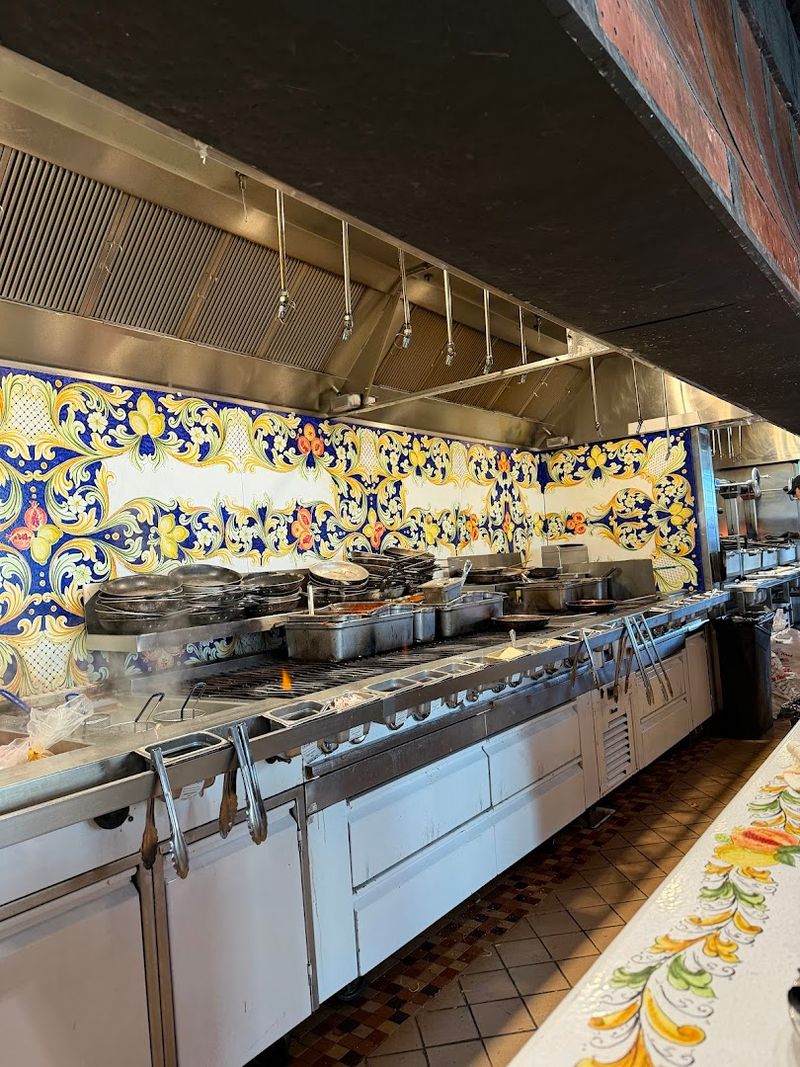 Colorful Hand-Painted Decor Straight From Sicily Colorful Hand-Painted Decor Straight From Sicily