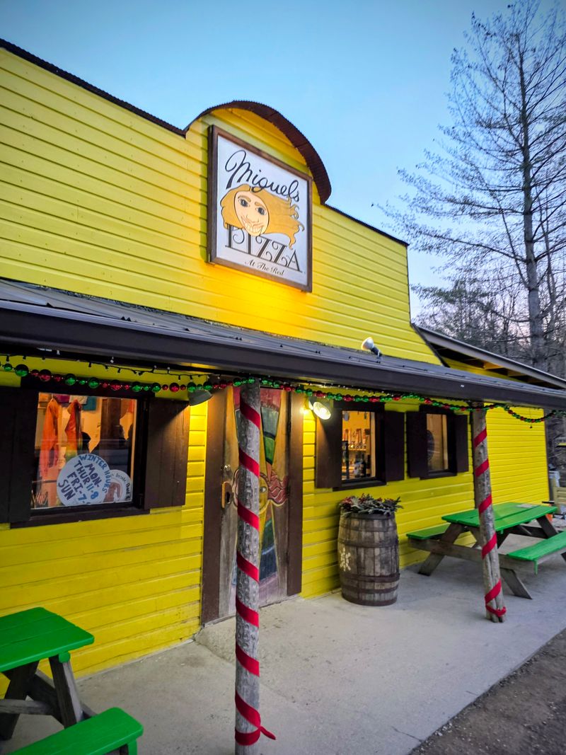 Miguel's Pizza, Slade