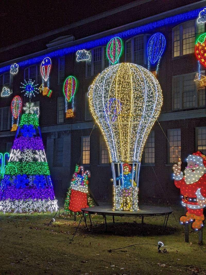 Cleveland - Nela Park Holiday Lighting