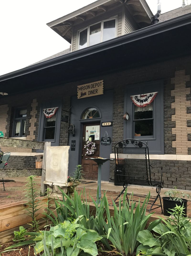Mason Depot Diner: Railroad Relics & Comfort Cooking