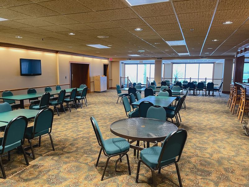 Relaxed Resort Atmosphere