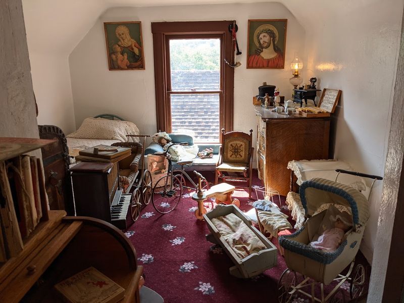 The Queen's Parlour Tea Room