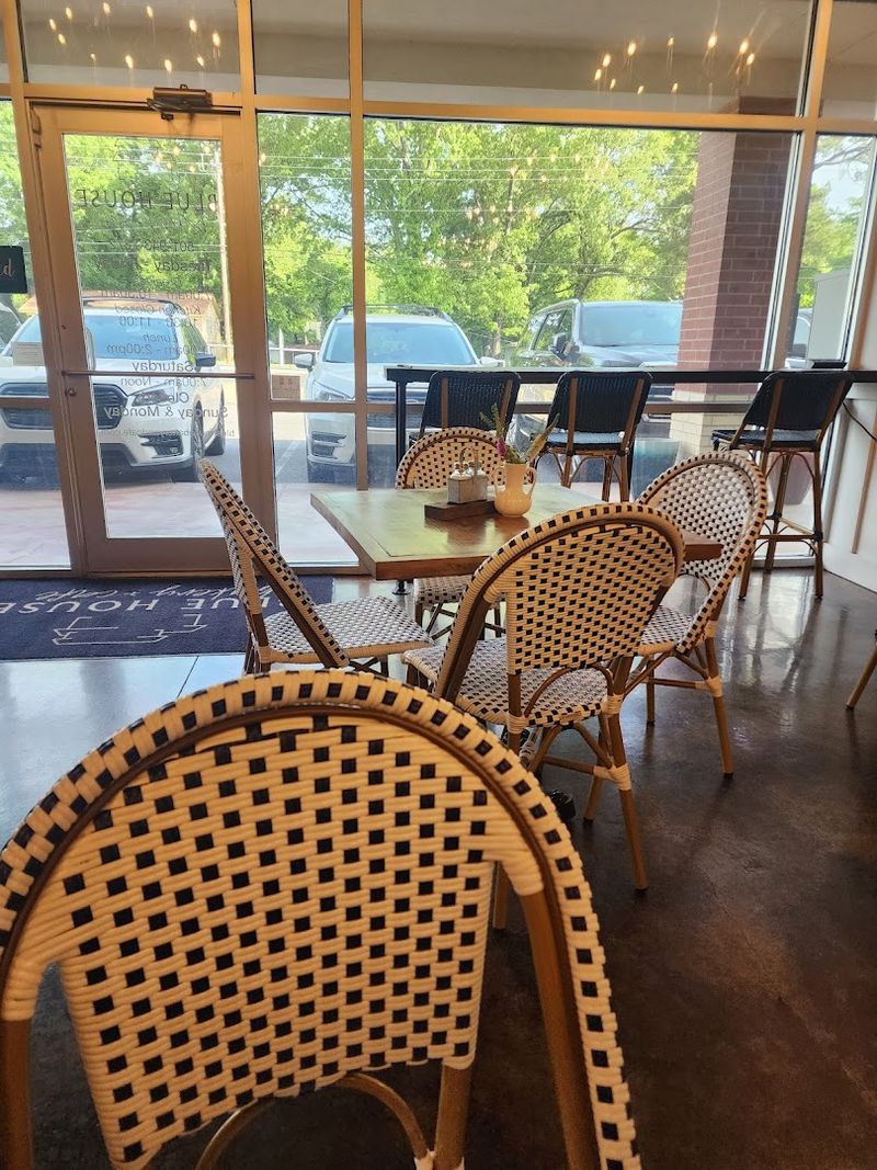 Comfortable Tables Invite You To Stay A Little Longer Comfortable Tables Invite You To Stay A Little Longer