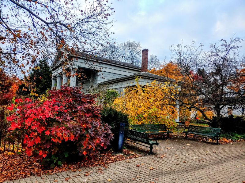 Living History in the Robbins Hunter Museum