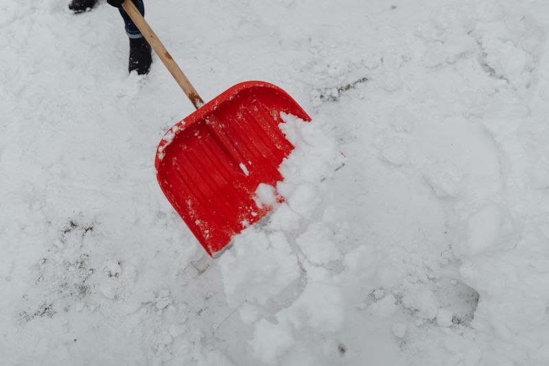 Compact Snow Shovel Compact Snow Shovel