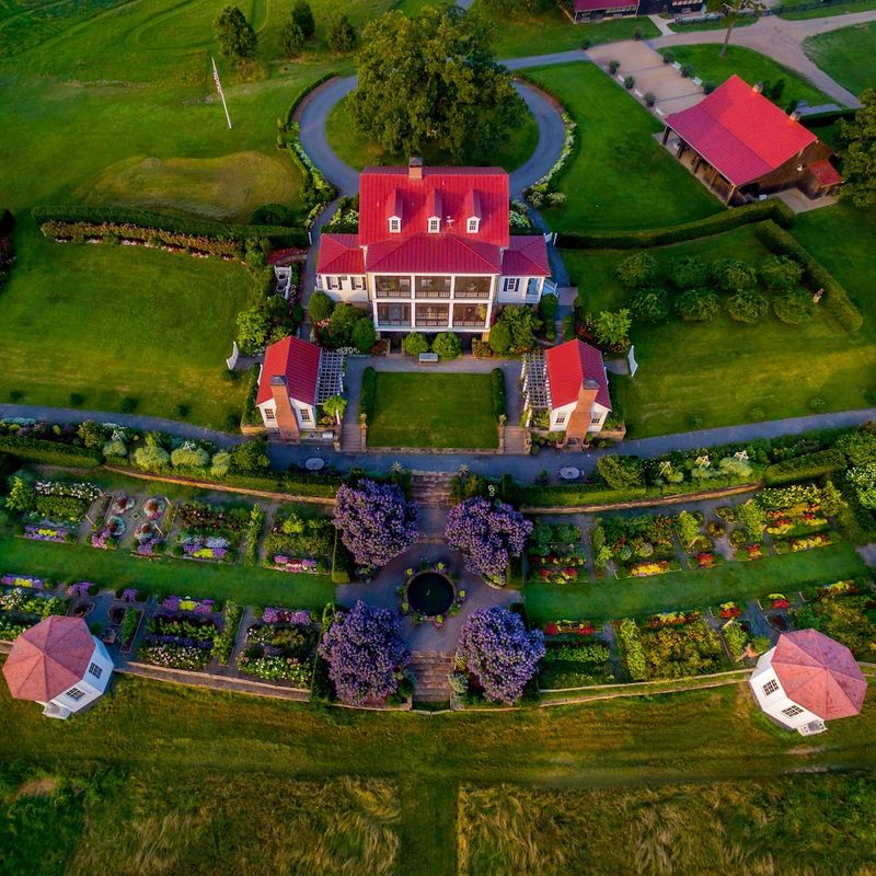 Moss Mountain Farm, Roland