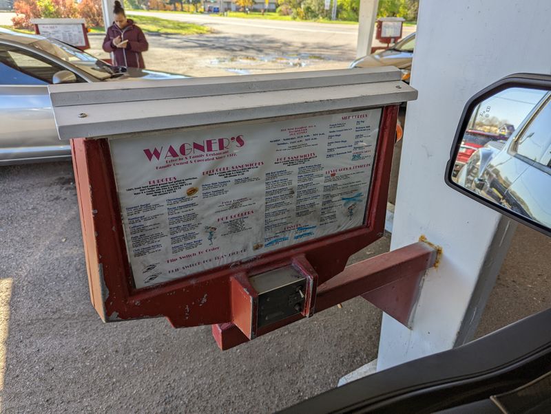 Operating Hours and Dining Options