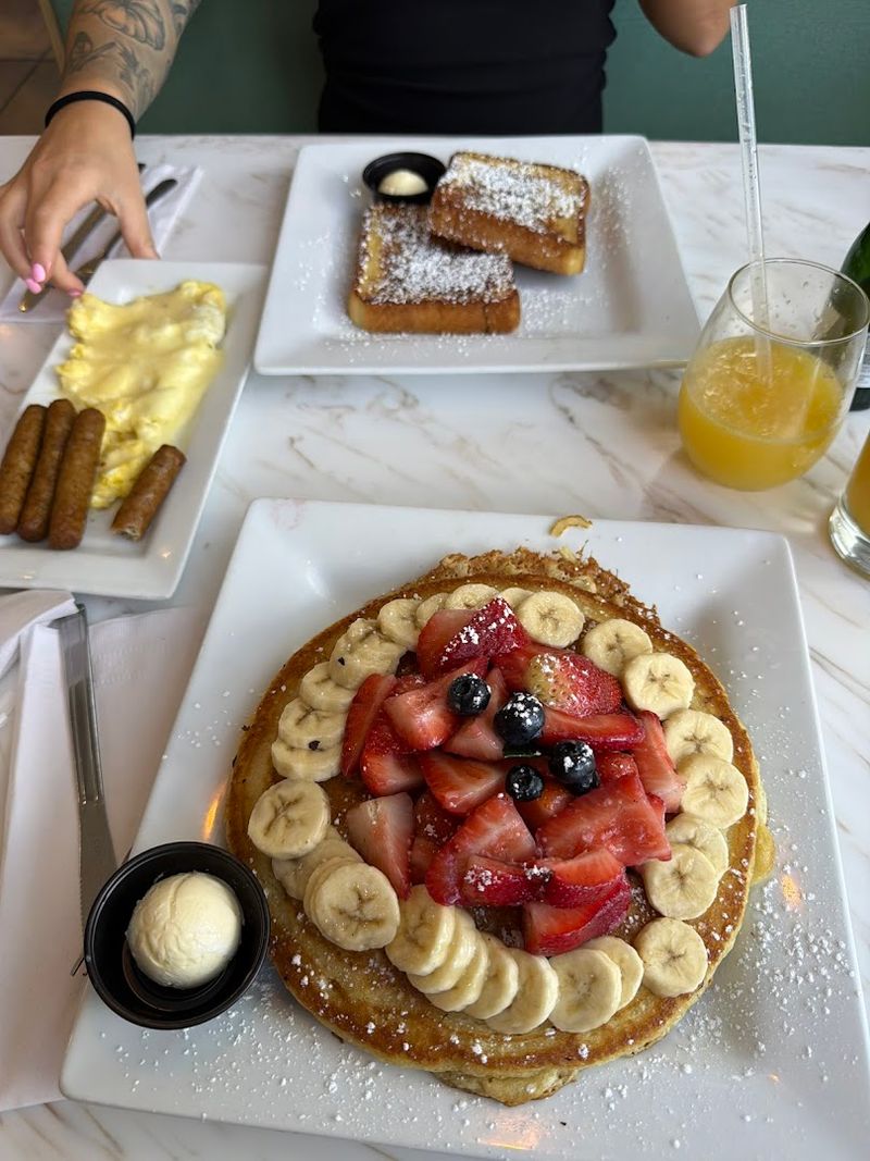 Breakfast Hours That Work For Every Type Of Morning Person