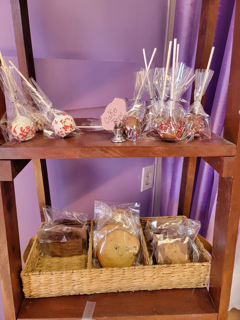 Cookies, Cupcakes, Cake Pops, And Cannoli Cookies, Cupcakes, Cake Pops, And Cannoli
