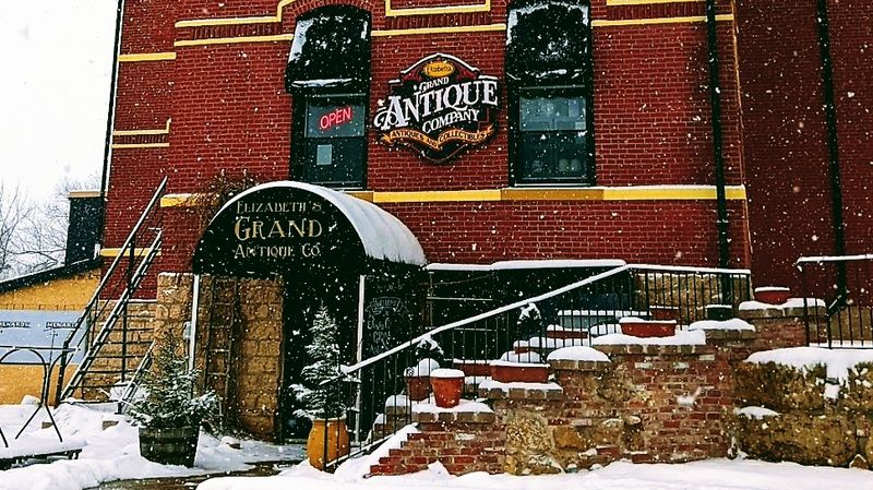 Elizabeth's Grand Antique Co., Elizabeth, Illinois