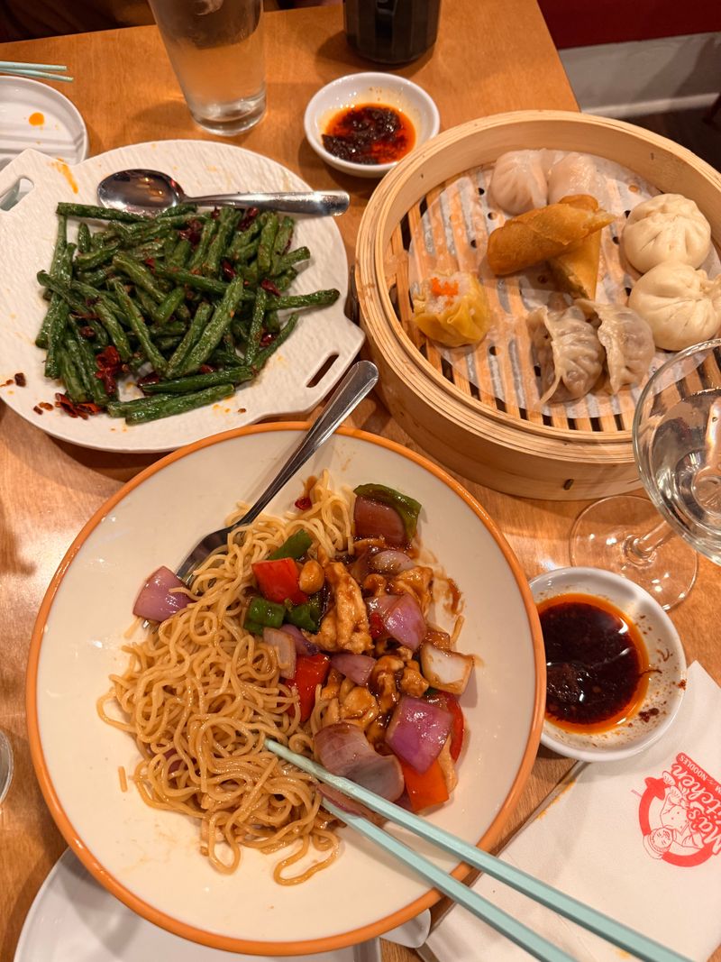 Ma's Kitchen Dim Sum & Noodles