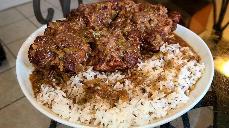 Oxtails And Gravy: Patience Rewarded In Every Bite