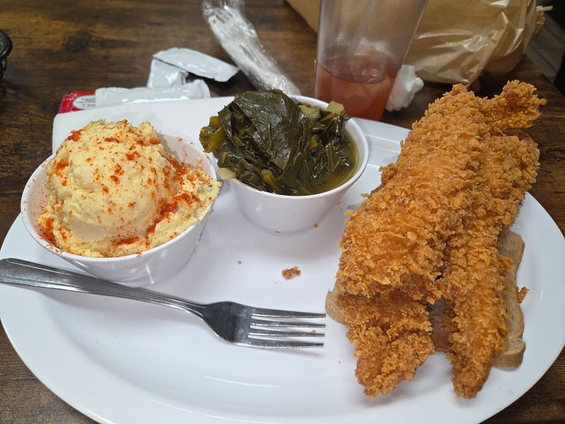 Madre & Son Soulfood Cafe – Newark