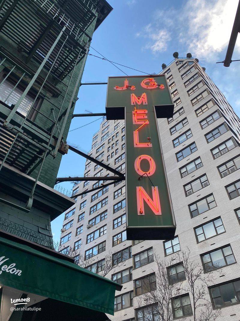 JG Melon – Upper East Side's Burger Royalty
