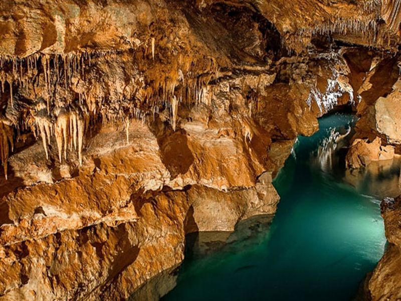 Cosmic Cavern, Berryville