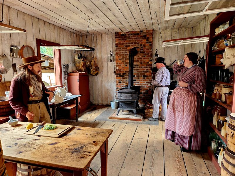 Costumed Interpreters Who Bring the Past to Life Costumed Interpreters Who Bring the Past to Life