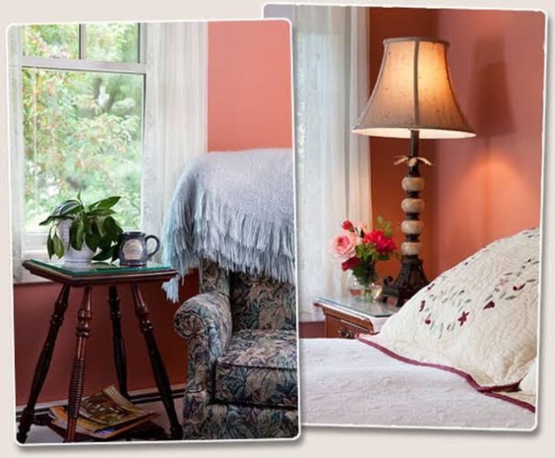 Country-Chic Rooms With Private Baths And Real Comfort