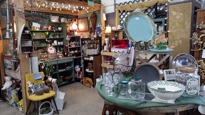 Country Club Flea Market, Sherwood