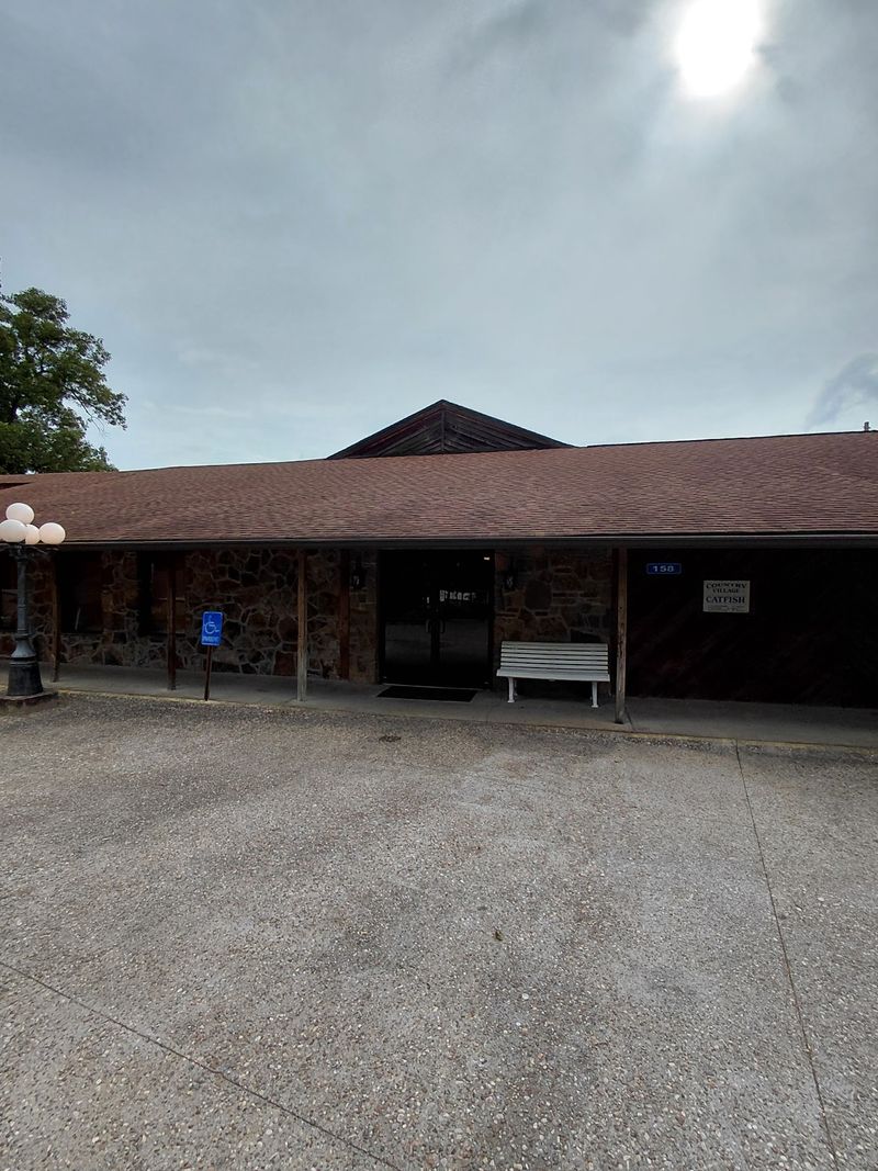 Country Village Catfish and Seafood, Star City