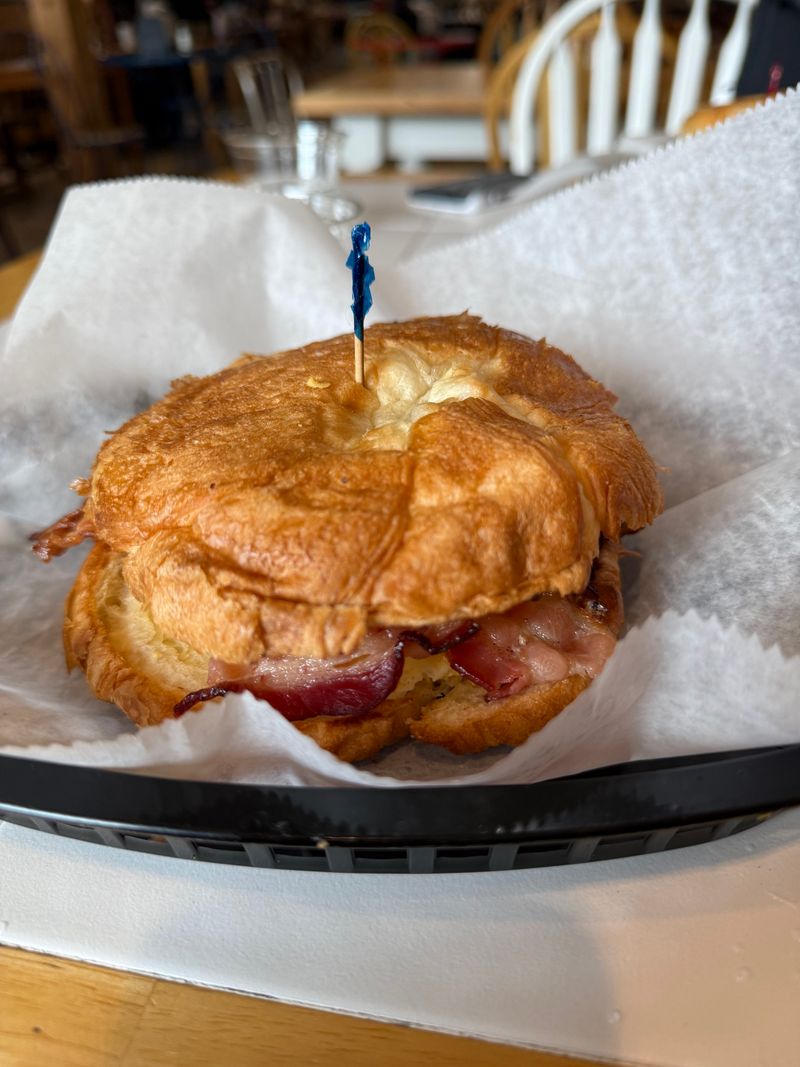 Falling Rock Cafe & Bookstore – Munising