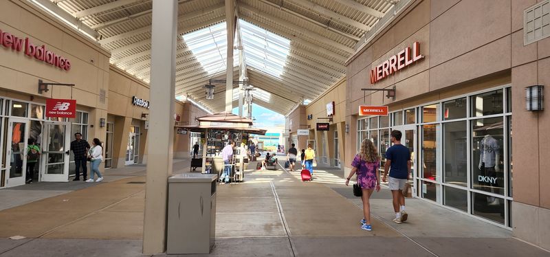 Covered Paths That Keep Shoppers Comfortable