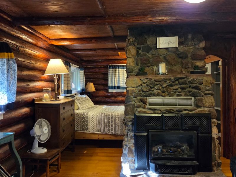 Cozy Cabins With Views Worth Waking Up For