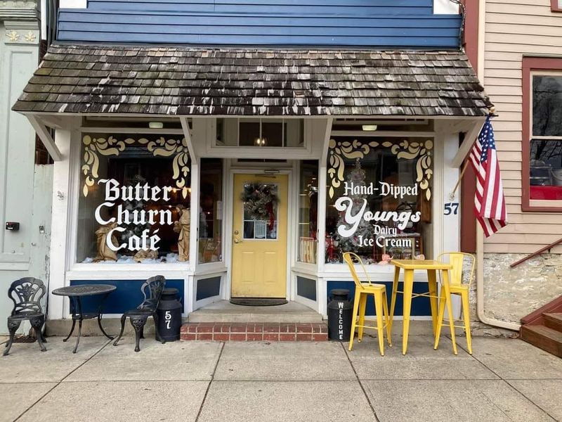 Cozy Cafes and Sweet Stops