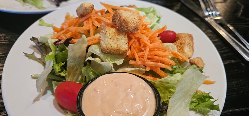 Attentive and Knowledgeable Servers