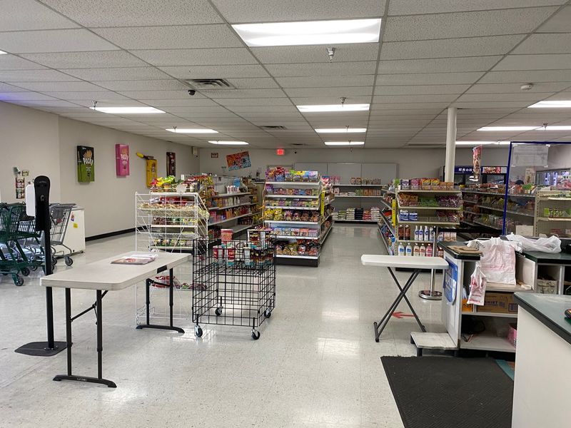 Cozy Tables, Free Microwaves, and a Small-Shop Vibe