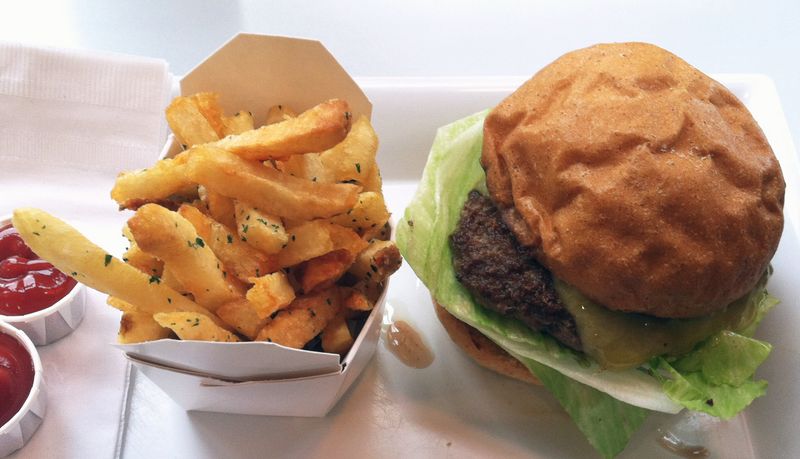 Burger Lounge: Fast-Casual's Sustainable Champion