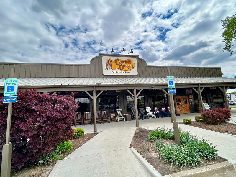 Cracker Barrel Old Country Store, Lincoln, IL