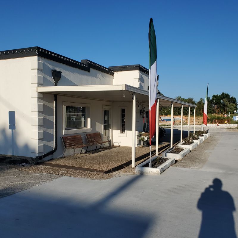 Venesian Inn, Tontitown