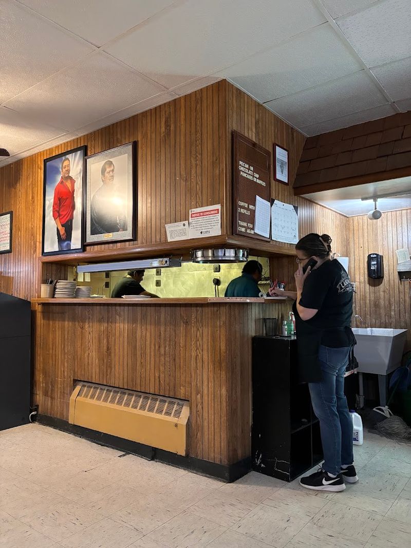 Landmark Family Restaurant - Freeport