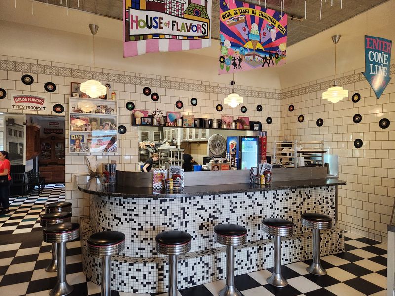 House Of Flavors Restaurant, Ludington