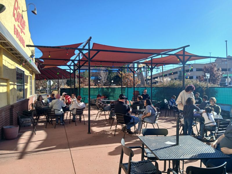 Bingo Burger, Pueblo