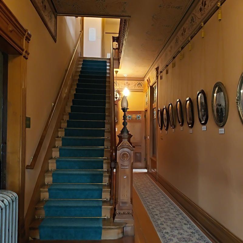 Creaky Halls Do The Halloween Decorating For Free
