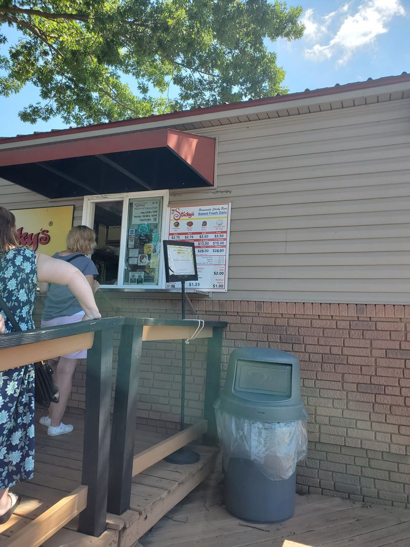 Prices Beat Chain Bakeries by a Mile